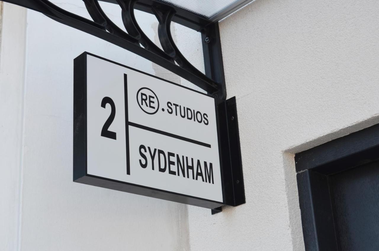 Executive Bright And Airy Studio Apartment In Sydenham ロンドン エクステリア 写真
